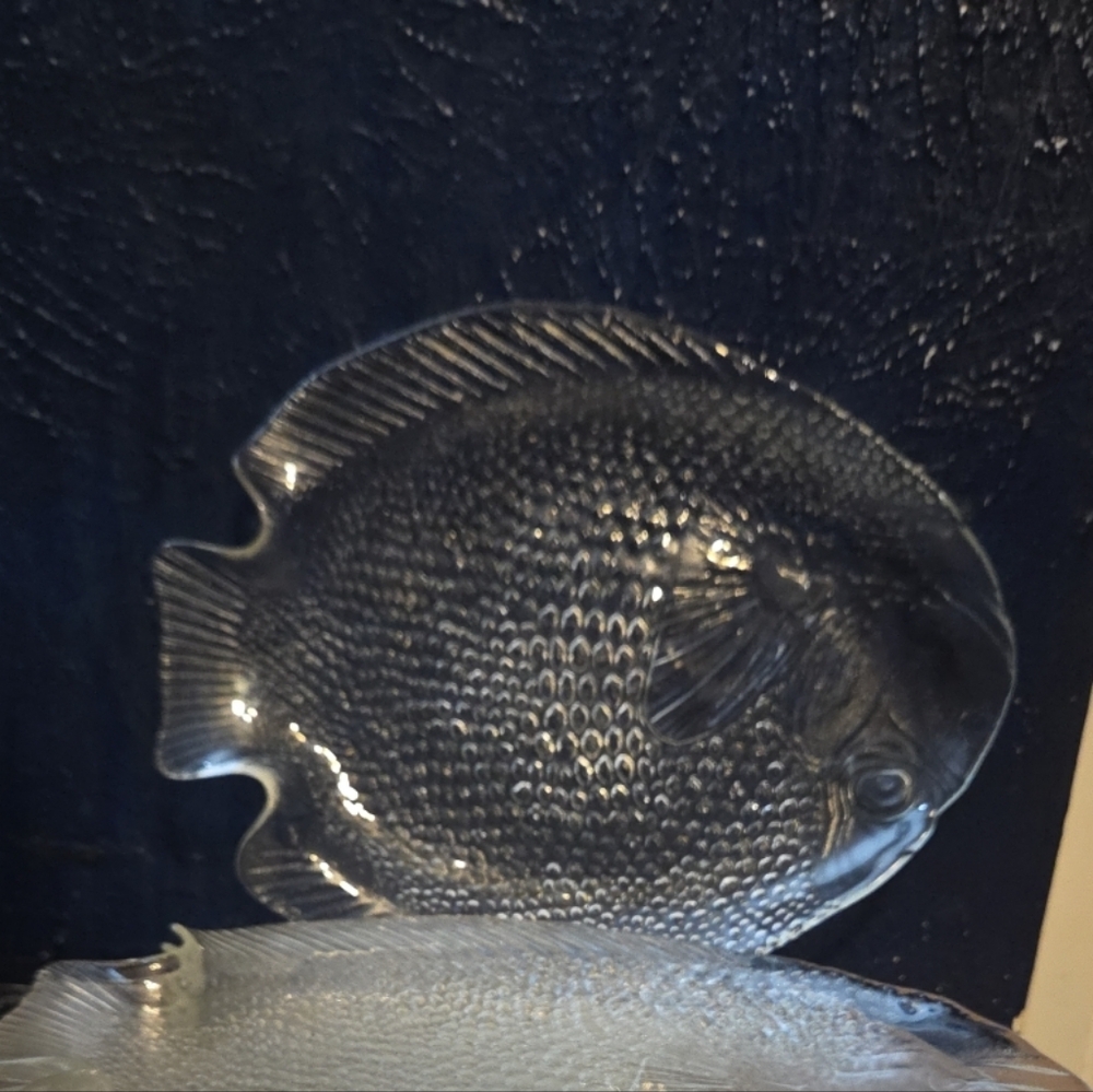 Glass Fish-Shaped Dinner Plate‎